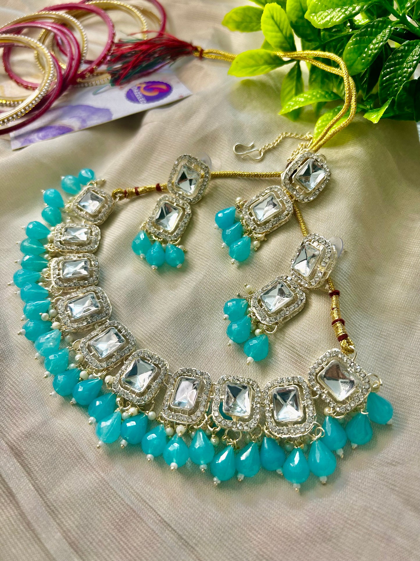 Aasmaani necklace with maangtika and earrings
