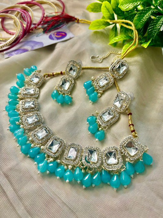 Aasmaani necklace with maangtika and earrings