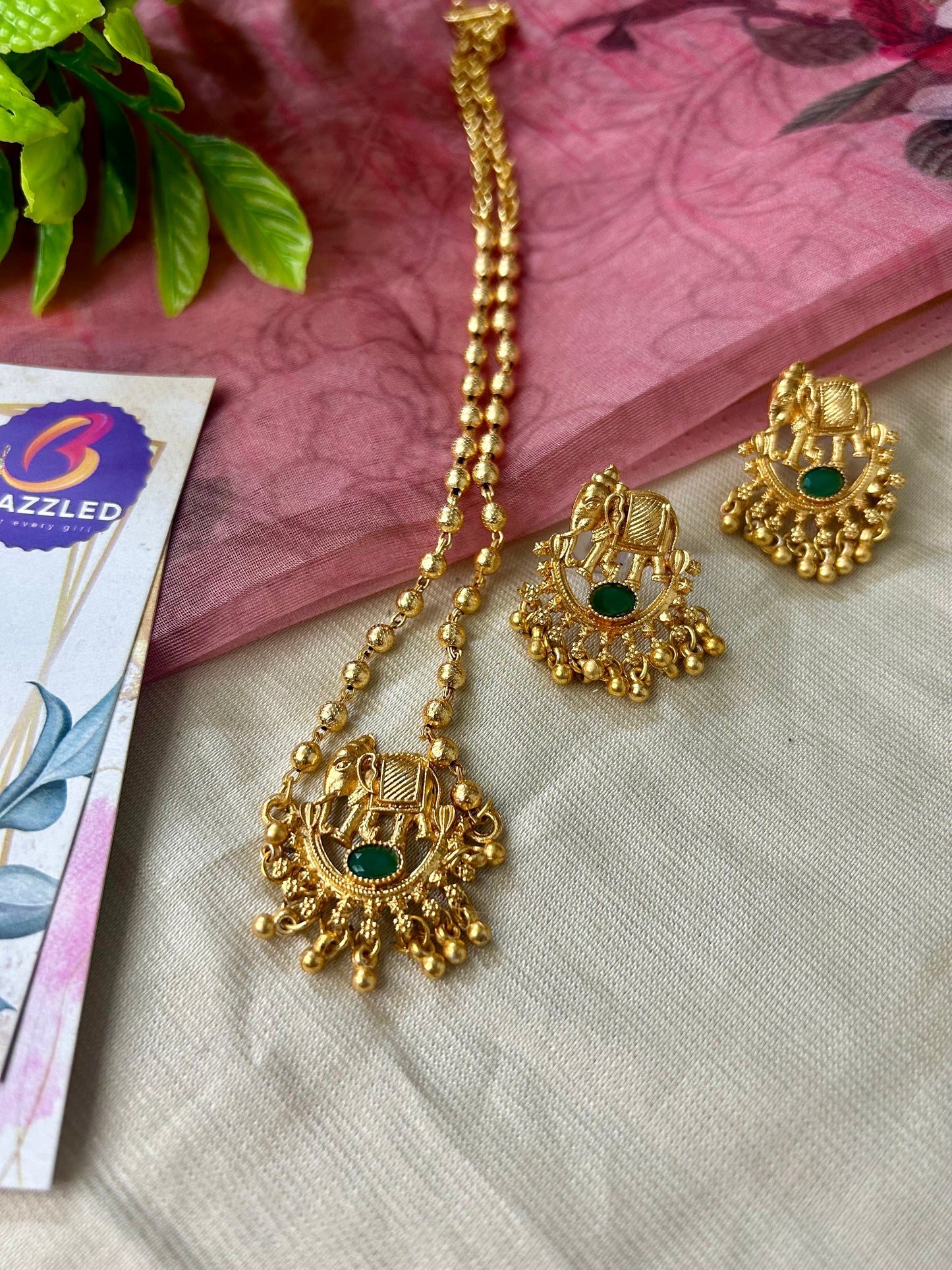 Rozana light pendant with earrings