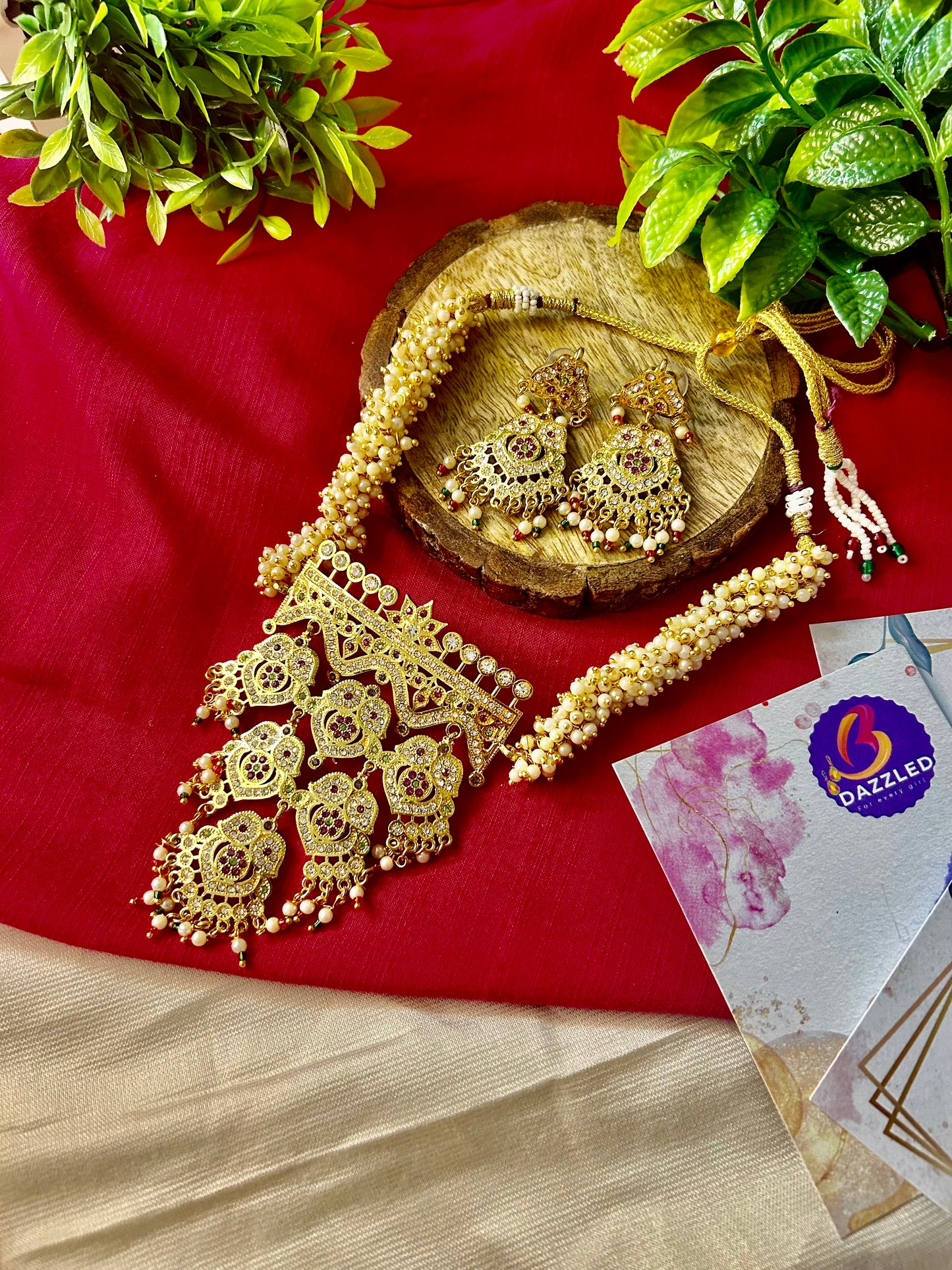 Jadau choker necklace in golden